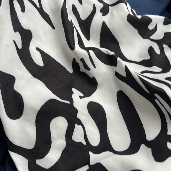 Matching set crop top pant set - Picture 3 of 3